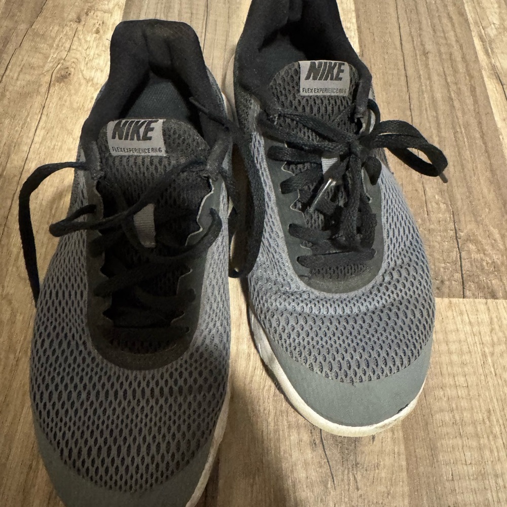 Nike Flex Experience RN 6 Black and Gray Sneakers